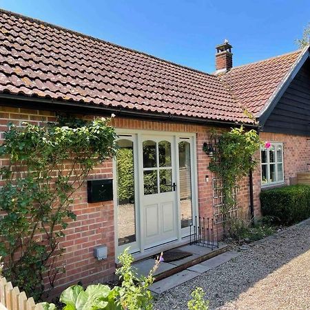 Lovely Quiet Cottage Sleeps 4 Adults, 4 Children, Dog Friendly 클레이 넥스트 더 시 외부 사진