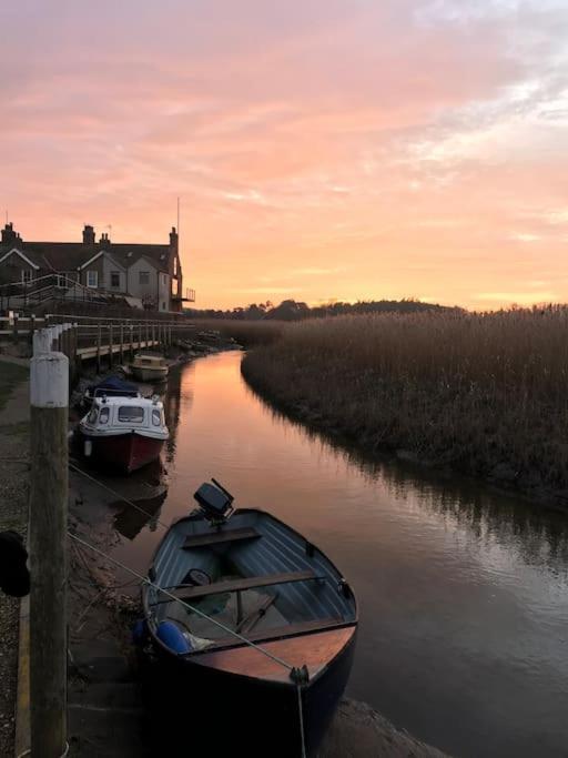 Lovely Quiet Cottage Sleeps 4 Adults, 4 Children, Dog Friendly 클레이 넥스트 더 시 외부 사진