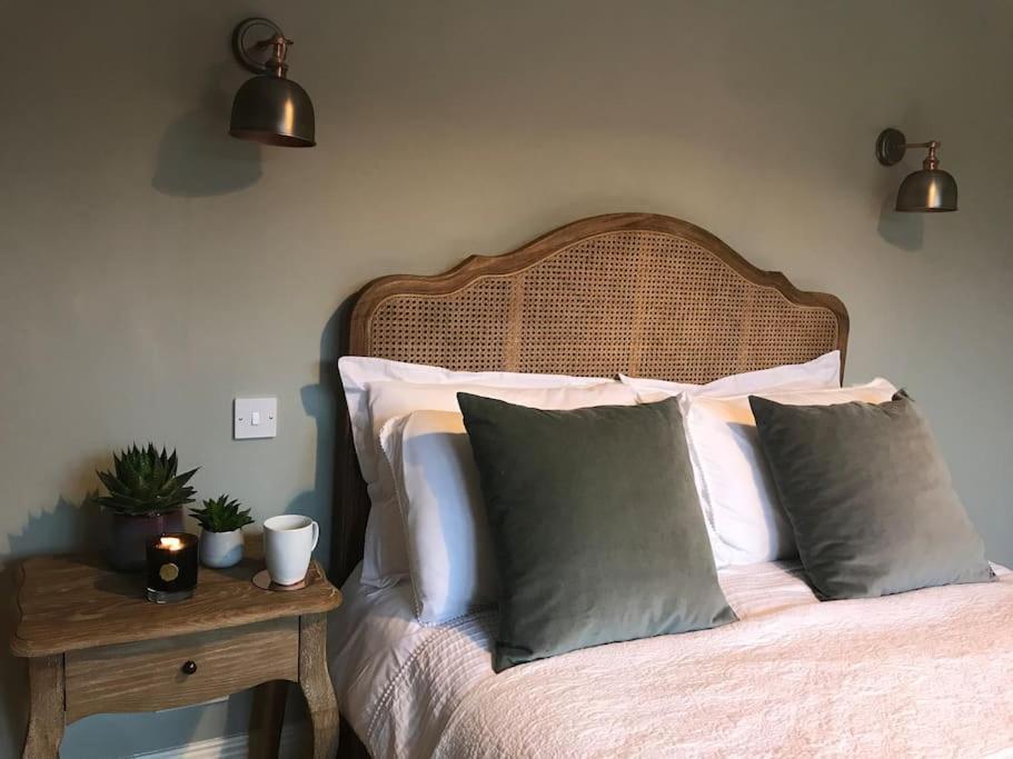 Lovely Quiet Cottage Sleeps 4 Adults, 4 Children, Dog Friendly 클레이 넥스트 더 시 외부 사진