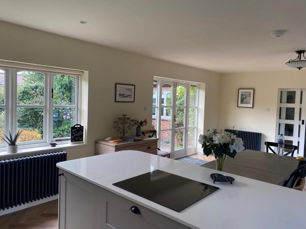 Lovely Quiet Cottage Sleeps 4 Adults, 4 Children, Dog Friendly 클레이 넥스트 더 시 외부 사진