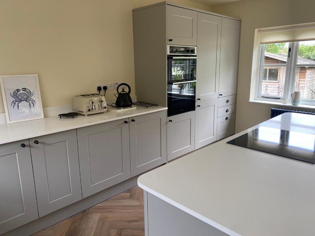 Lovely Quiet Cottage Sleeps 4 Adults, 4 Children, Dog Friendly 클레이 넥스트 더 시 외부 사진