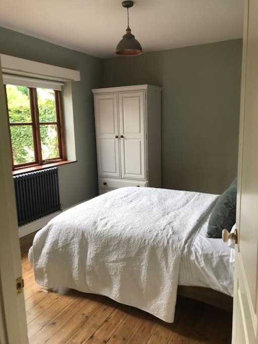 Lovely Quiet Cottage Sleeps 4 Adults, 4 Children, Dog Friendly 클레이 넥스트 더 시 외부 사진