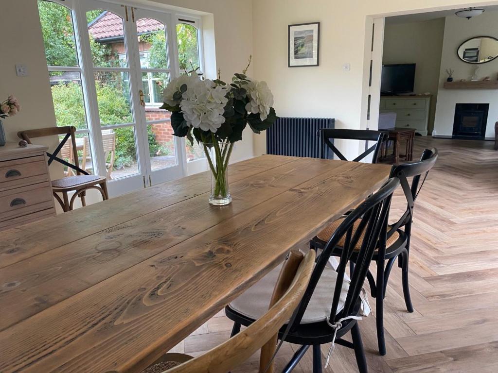 Lovely Quiet Cottage Sleeps 4 Adults, 4 Children, Dog Friendly 클레이 넥스트 더 시 외부 사진