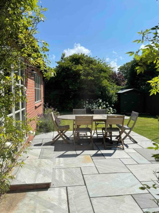 Lovely Quiet Cottage Sleeps 4 Adults, 4 Children, Dog Friendly 클레이 넥스트 더 시 외부 사진
