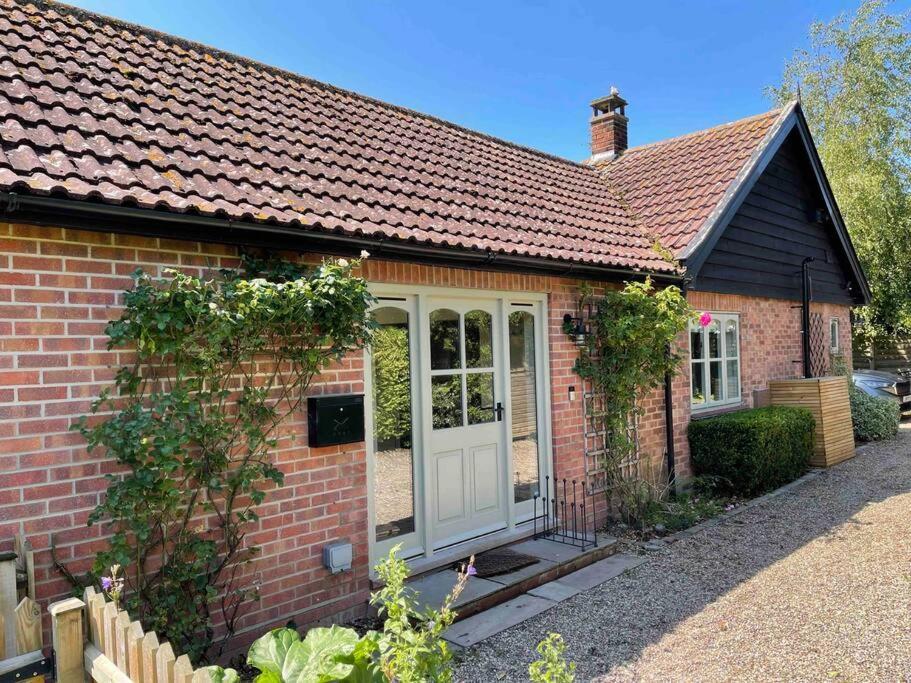 Lovely Quiet Cottage Sleeps 4 Adults, 4 Children, Dog Friendly 클레이 넥스트 더 시 외부 사진